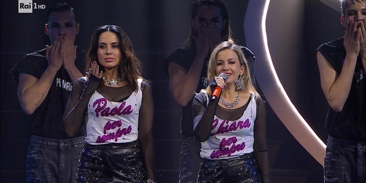 Festival di Sanremo 2023 - Paola & Chiara con Merk & Kremont cantano un  medley dei loro successi - Video - RaiPlay