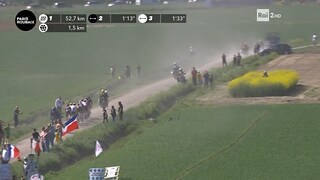Parigi-Roubaix 2022 - Mohoric e due uomini in testa 17 04 2022 - RaiPlay