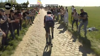 Parigi-Roubaix 2022 - Van Baarle aumenta il suo vantaggio - 17 04 2022 - RaiPlay