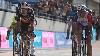 Parigi-Roubaix 2022: la sintesi - 17 04 2022 - RaiPlay