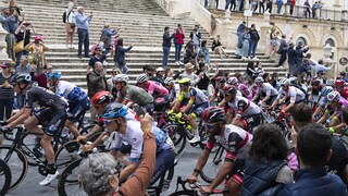Ciclismo: Giro d'Italia 2022 - Sintesi 4a tappa del 10 05 2022: Avola-Etna - RaiPlay