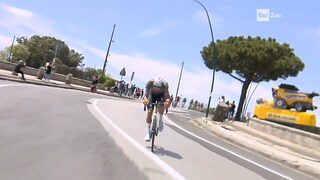 Ciclismo: Giro d'Italia 2022 - Sintesi 8a tappa: Napoli-Napoli - RaiPlay