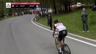 Giro d'Italia 2022 - 20a tappa - Covi resiste in testa al traguardo volante di Malga Ciapela - RaiPlay
