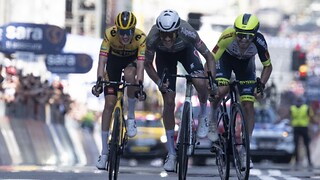 Ciclismo: Giro d'Italia 2022 - Sintesi 12a tappa del 19 05 2022: Parma-Genova - RaiPlay