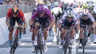 Ciclismo: Giro d'Italia 2022 - Sintesi 13a tappa: Sanremo-Cuneo - RaiPlay