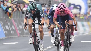 Ciclismo: Giro d'Italia 2022 - Sintesi 16a tappa: Salò-Aprica - RaiPlay