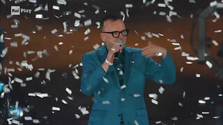 Gigi D'Alessio canta Napule è - Gigi Uno come te 30 anni insieme 17/06/2022 - RaiPlay