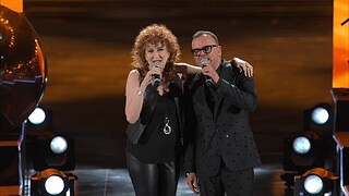 Gigi D'Alessio e Fiorella Mannoia cantano Quello che le donne non dicono - Gigi Uno come te 30 anni insieme 17/06/2022 - RaiPlay