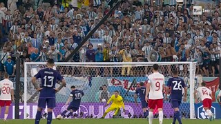 Mondiali di calcio Qatar 2022 - Rigore sbagliato da Messi, Polonia - Argentina 0-0 - 30 11 2022 - RaiPlay