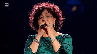 The Voice Senior 2023 - Lisa Manosperti canta "Almeno tu nell'universo" - 13/01/2023 - RaiPlay