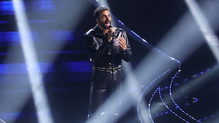 Sanremo 2023 prima serata Marco Mengoni canta 'Due vite' - RaiPlay