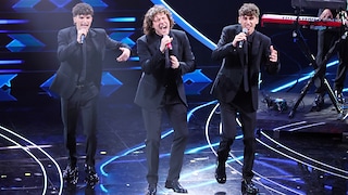 Sanremo 2023 serata finale Colla Zio cantano 'Non mi va' - RaiPlay