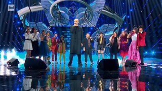 The Voice Kids 2023 - Mr. Rain si esibisce con i 12 finalisti - 11/03/2023 - RaiPlay