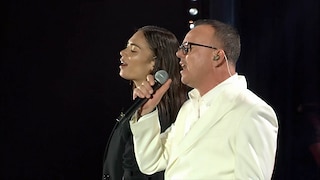 Gigi D'Alessio ed Elodie cantano "Una magica storia d'amore" - Gigi, uno come te ancora insieme 01/06/2023 - RaiPlay