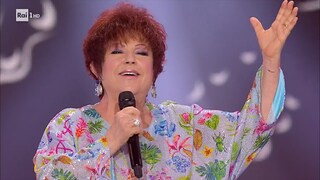 Orietta Berti con "Quando l'amore diventa poesia" - Arena Suzuki dai 60 ai 2000 - 27/09/2023 - RaiPlay