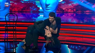 Il tango argentino di Paola Perego e Angelo Madonia - Ballando con le Stelle 25/11/2023 - RaiPlay