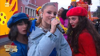 Viva Rai2! - Angelina Mango canta dal vivo "Che t'o dico a fa'" 30/11/2023 - RaiPlay