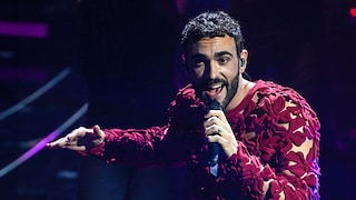 Sanremo 2024 prima serata Il medley di Marco Mengoni - RaiPlay