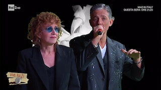 Viva Rai2! – Fiorella Mannoia e Fiorello cantano "A mano a mano" – 19/02/2024 - RaiPlay