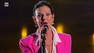Rosanna Chirco canta "Il tuo bacio è come un rock"- The Voice Senior 01/03/2024 - RaiPlay